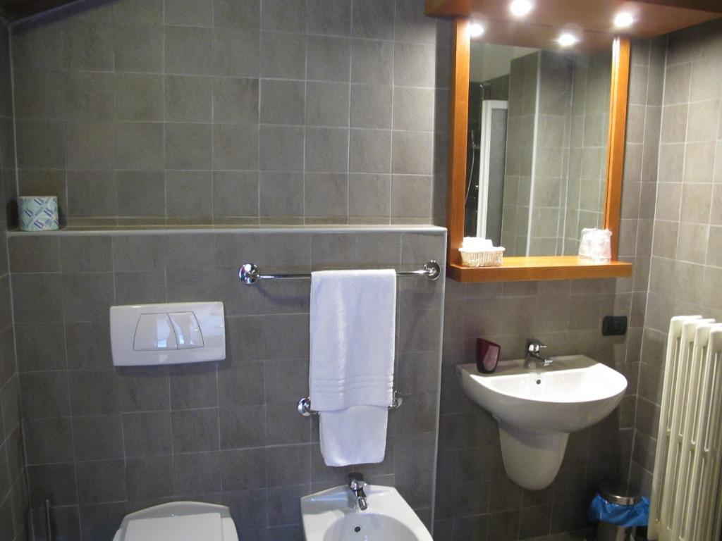Casa Alpina Don Guanella Bed & Breakfast Macugnaga Phòng bức ảnh